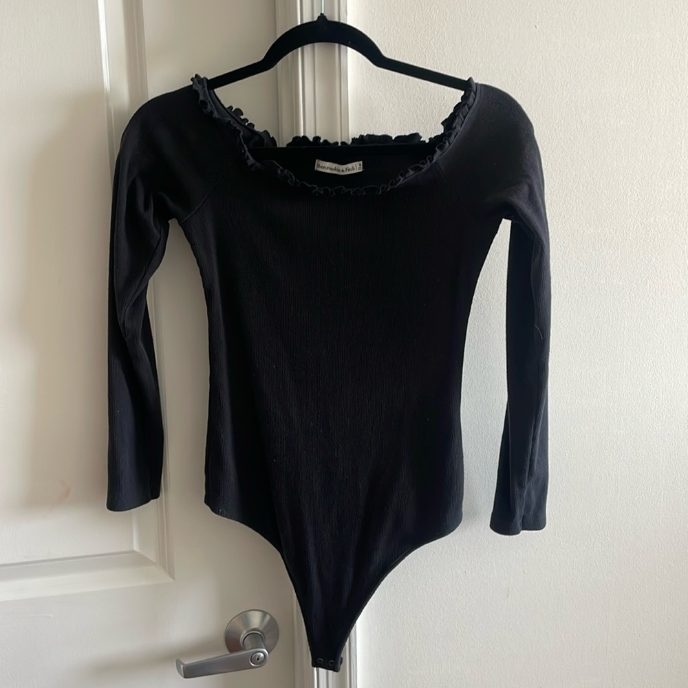 Abercrombie & Fitch off the shoulder body suit